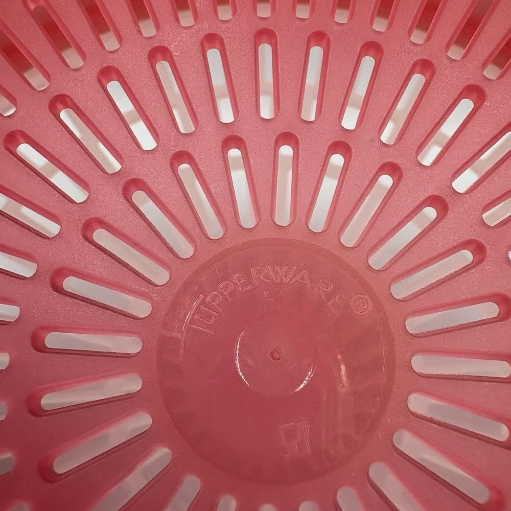 Tupperware Colander Strainer Bowl 1835 Flow Through Lid 3 Quart Red EUC